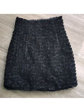 Vera Moda black roses midi skirt. Size 2